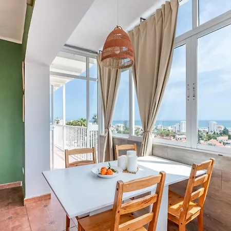 아파트 Entire Well Located 3 Bed Seaview Pass The Keys 베날마데나코스타